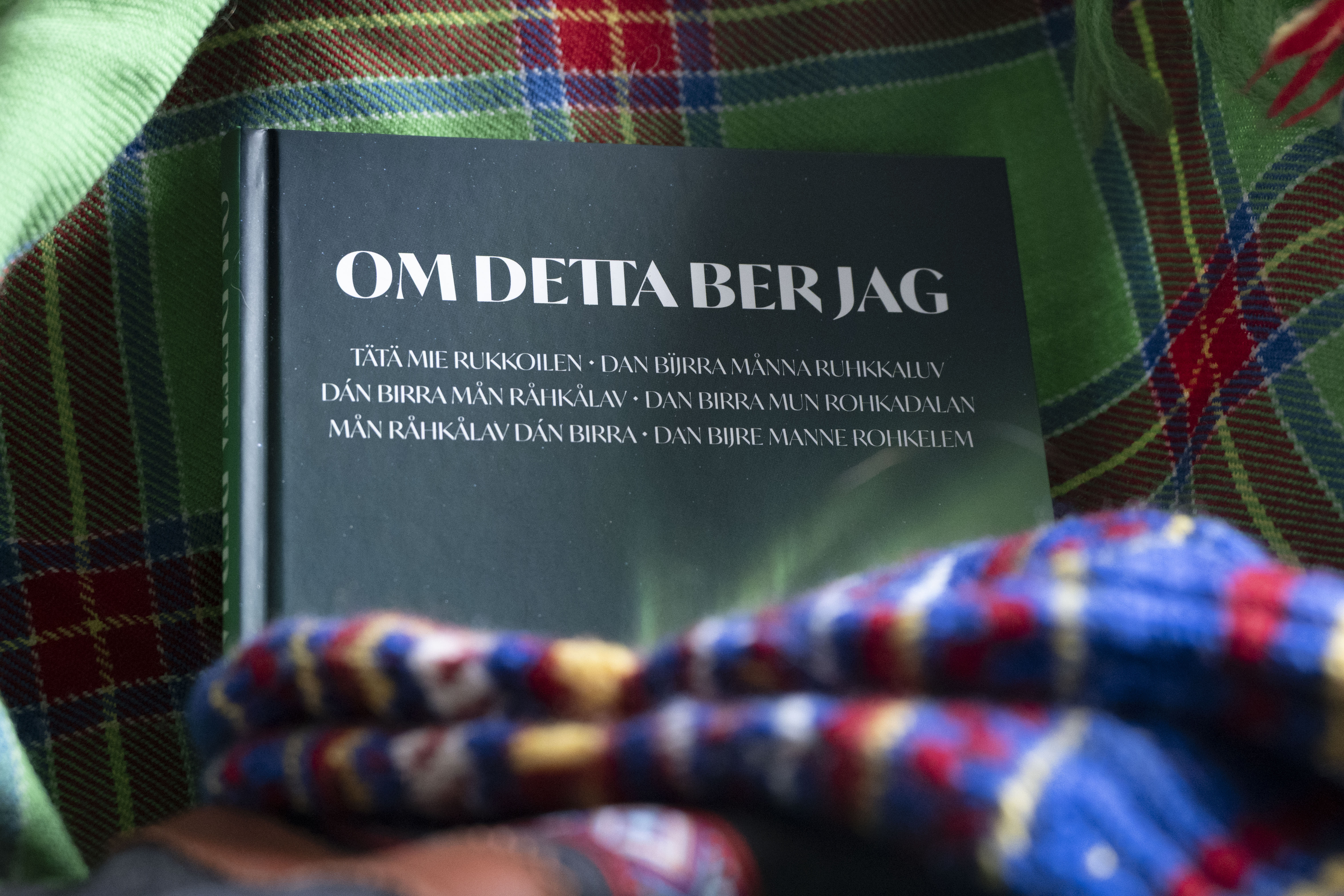 Bönebok på sju språk