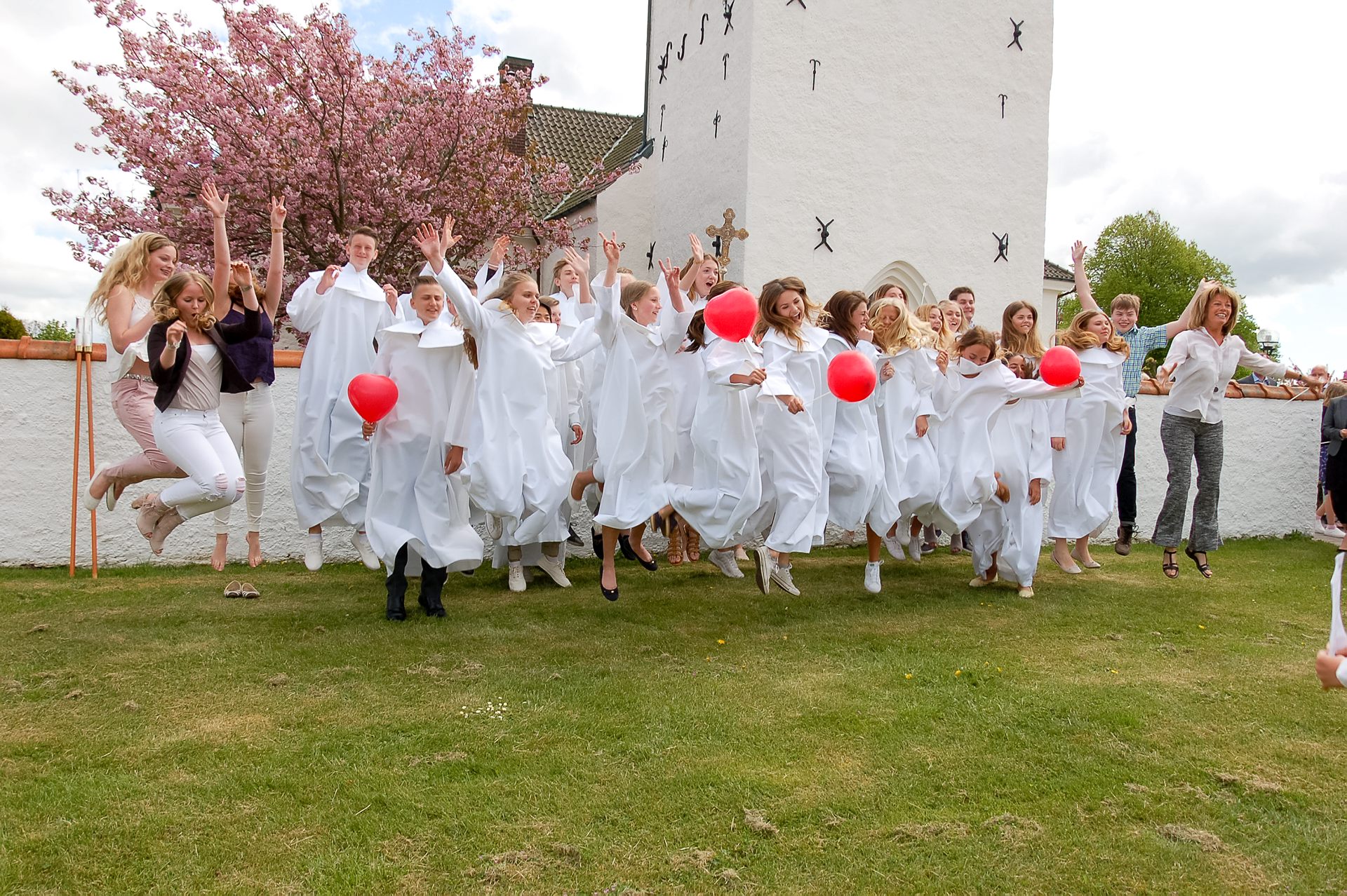 konfirmation, glada ungdomar