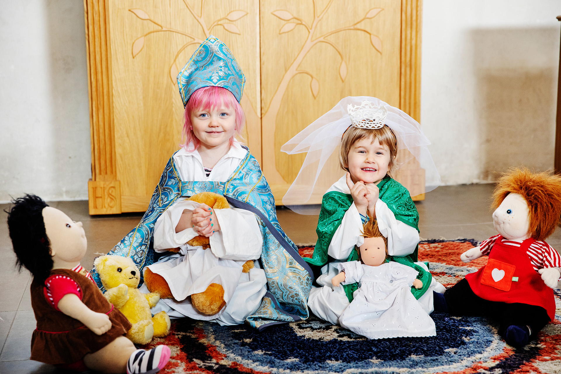 Idun och Rakel hälsar dig välkommen till barnverksamheten!