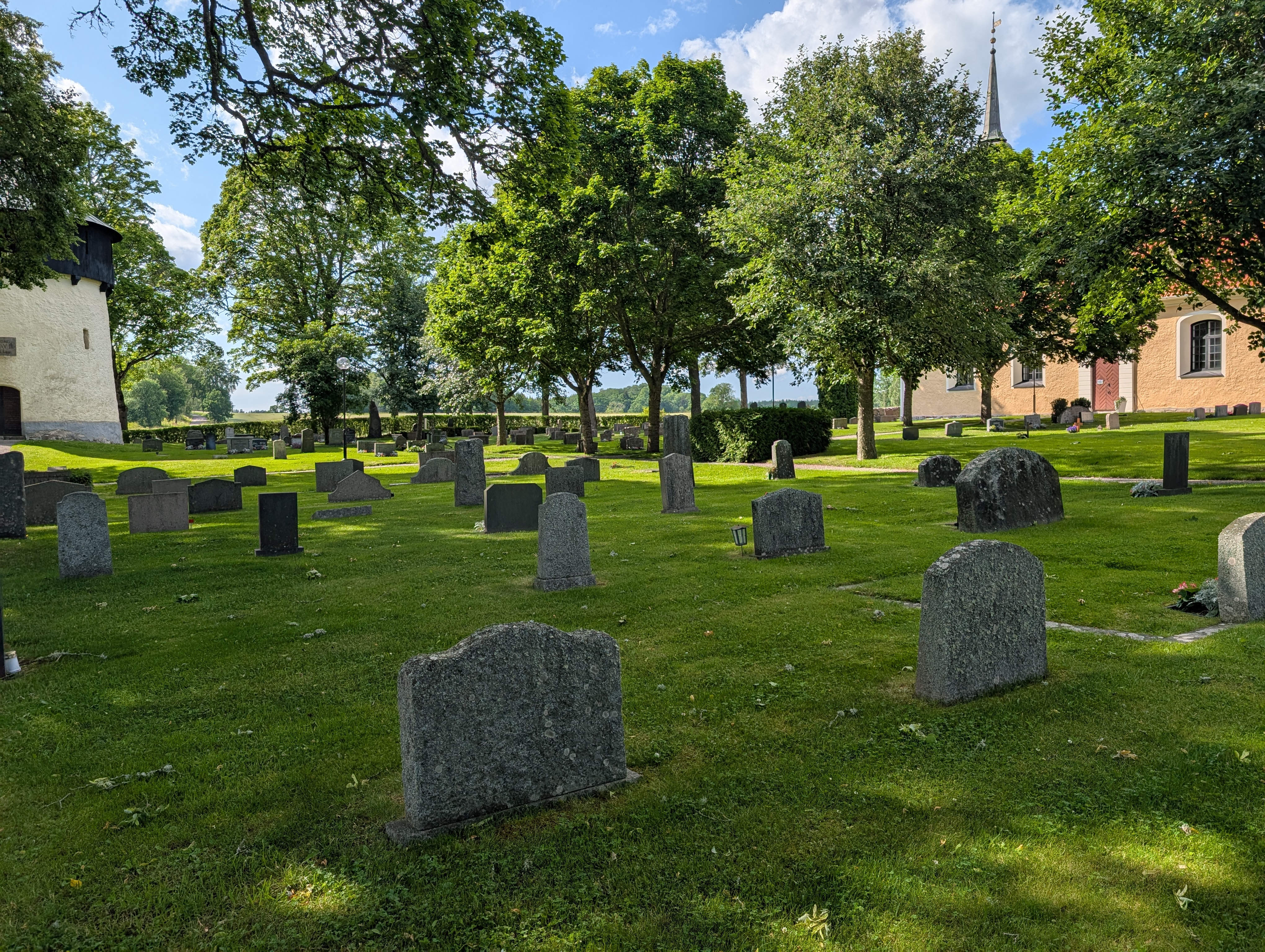 Lerbo kyrkogård