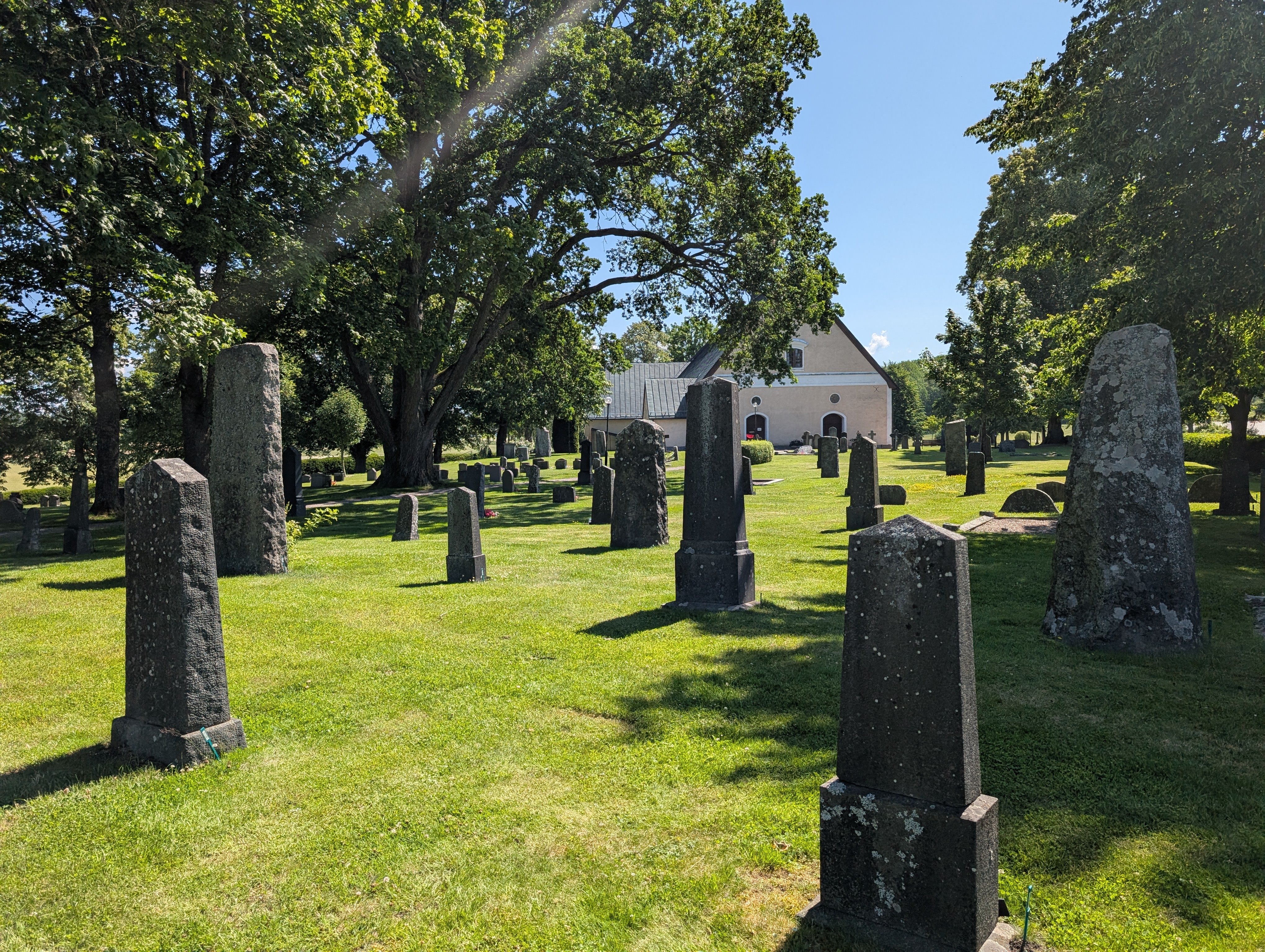 Sköldinge kyrkogård