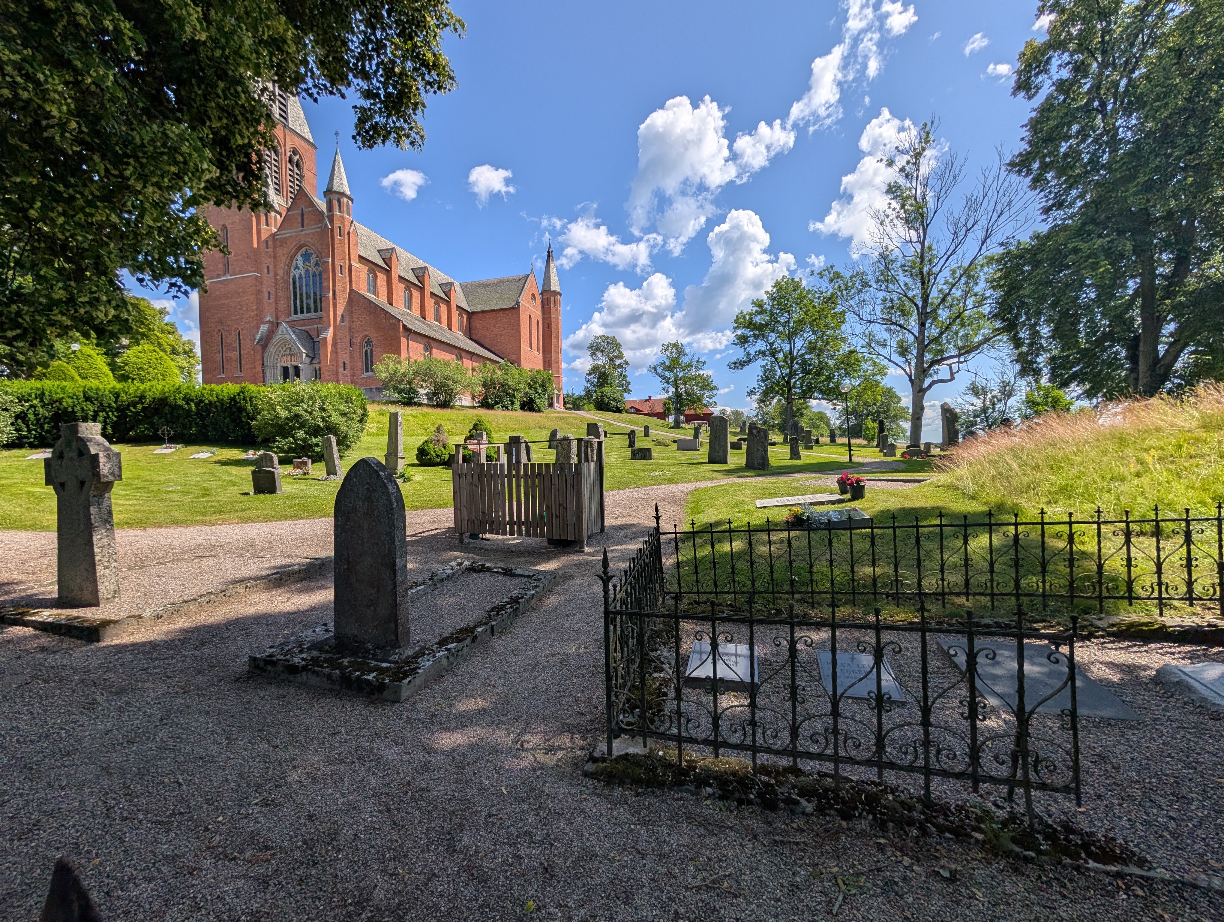 Floda kyrkogård