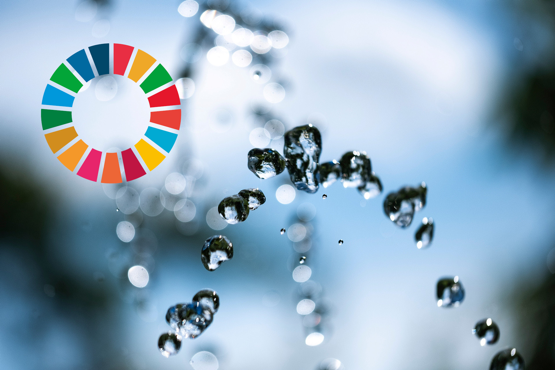 Vattendroppar. Till vänster syns loggan för Agenda 2030.