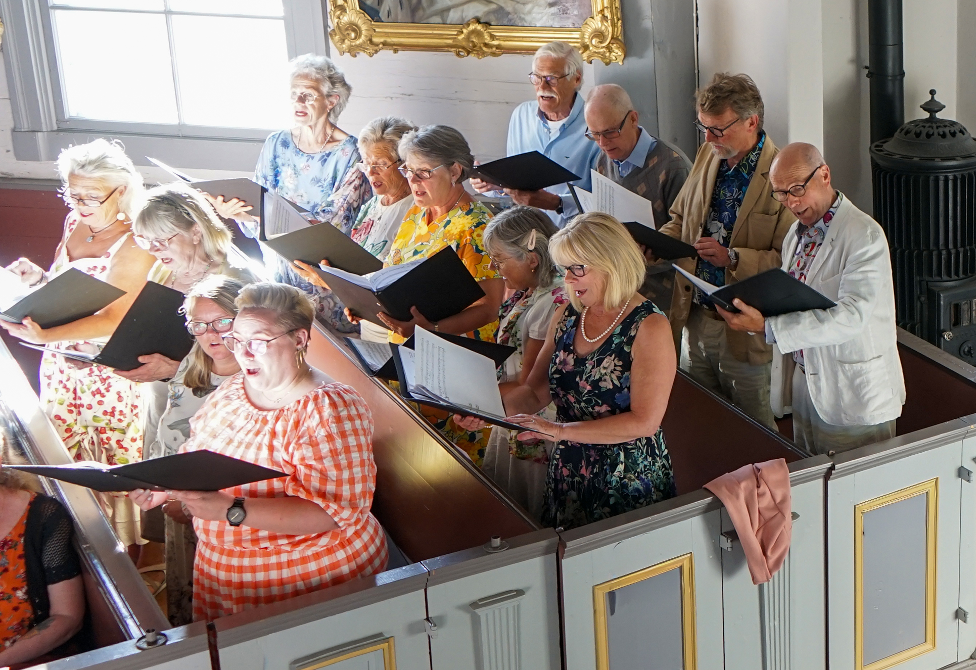 Sångare ur Ljusterökören.