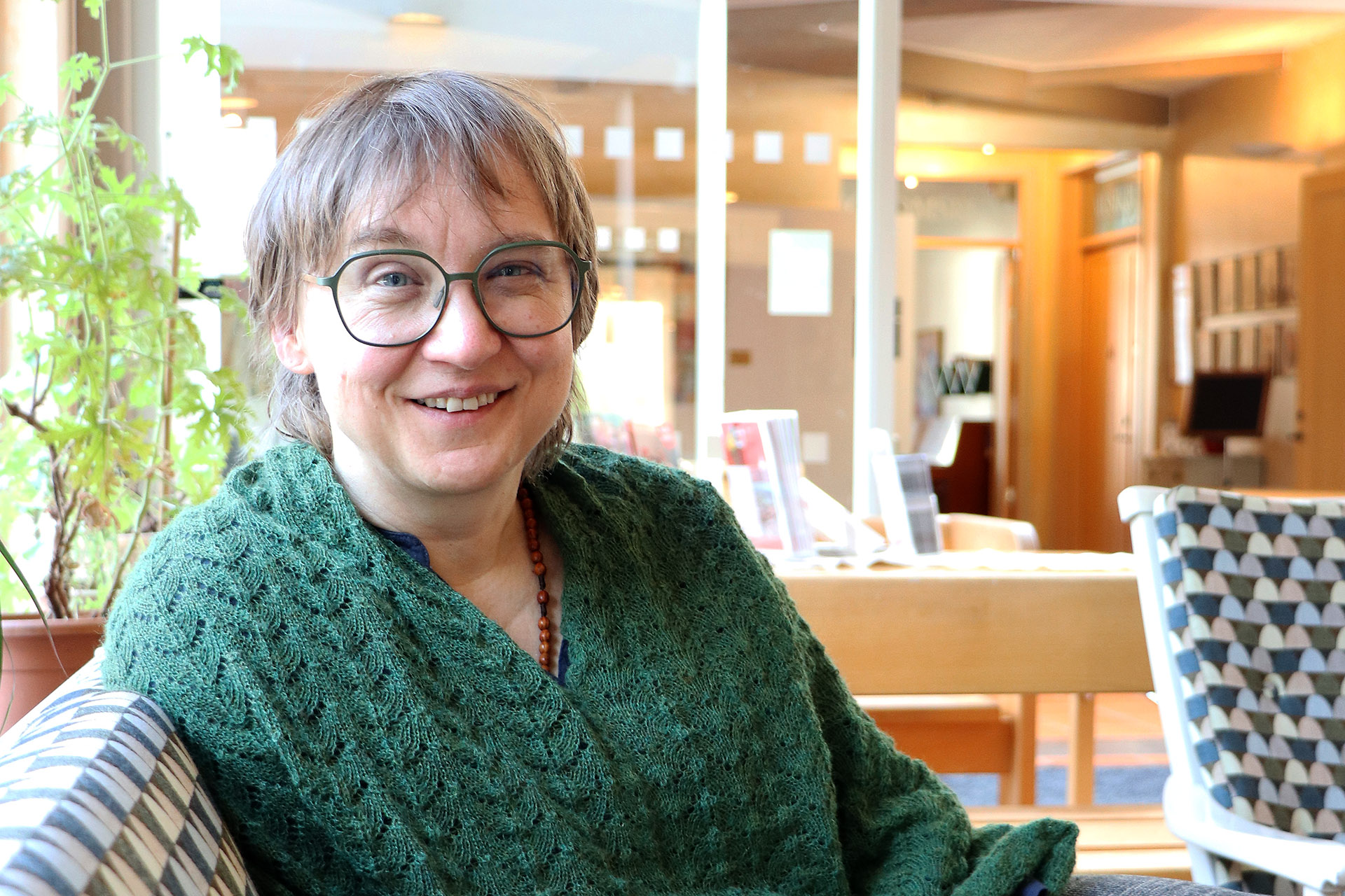 Ett foto på Helena Ringnér i Örgryte församlingshem. 