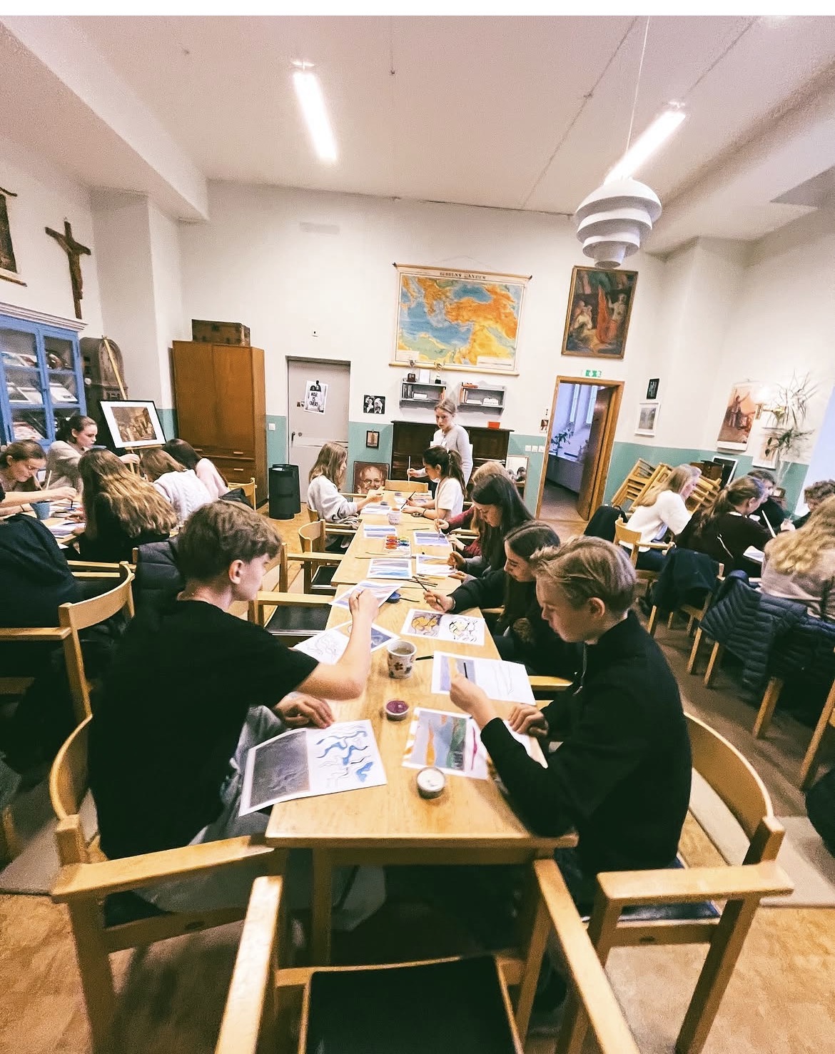 Konfirmander skapar