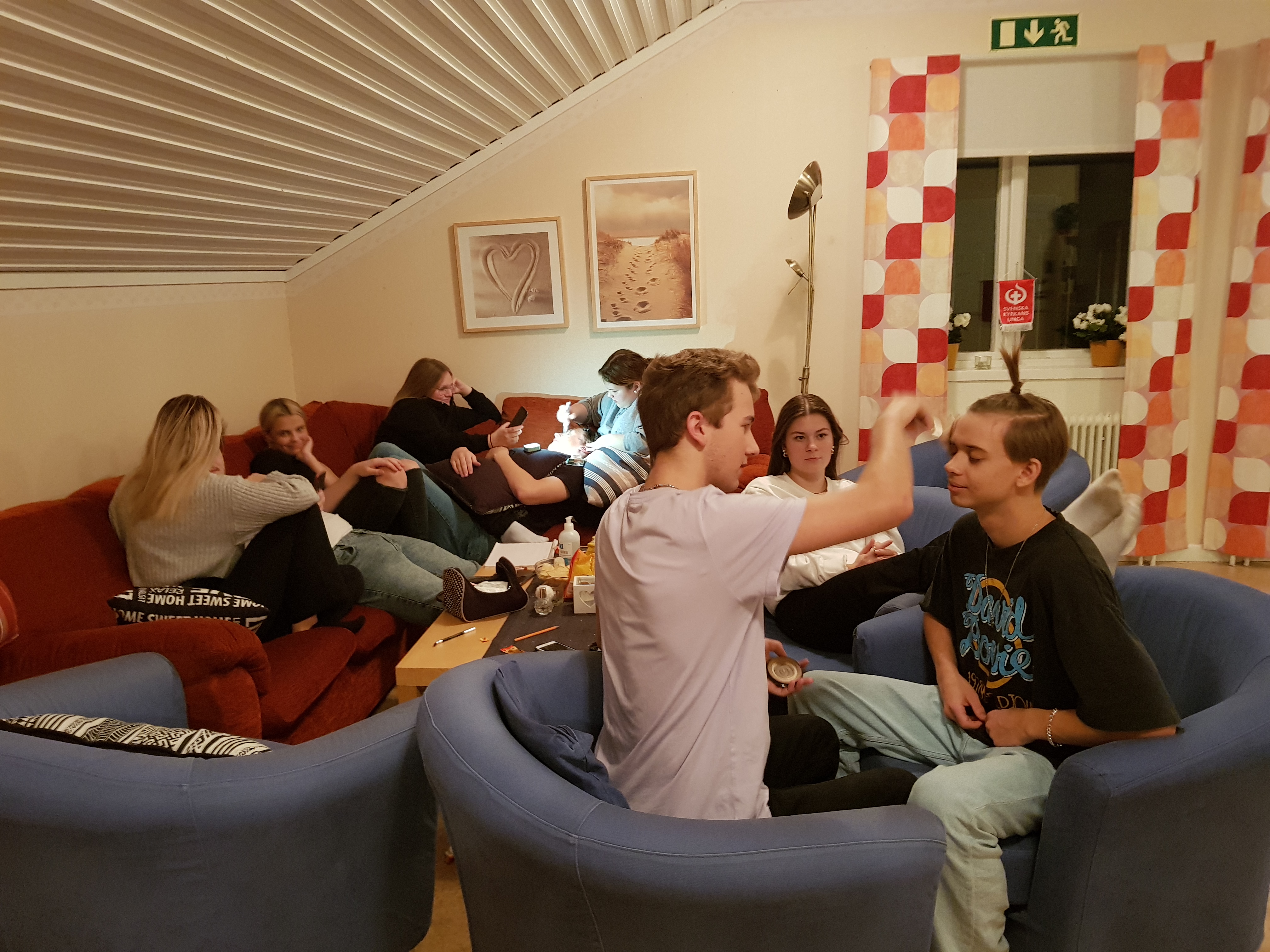 Kyrkans Unga har sminkkväll i Ytterlännäs sockenstuga