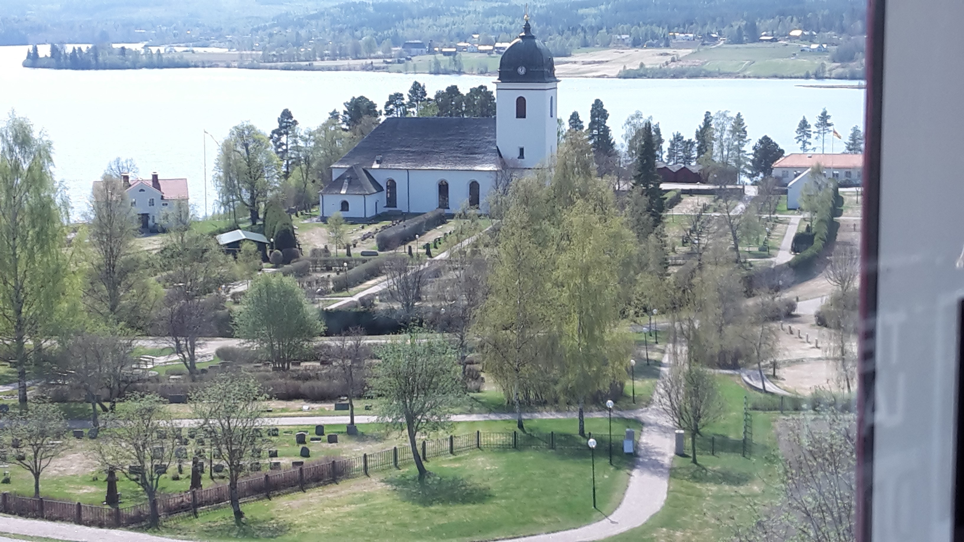Tuna kyrka vid sjön Marmen