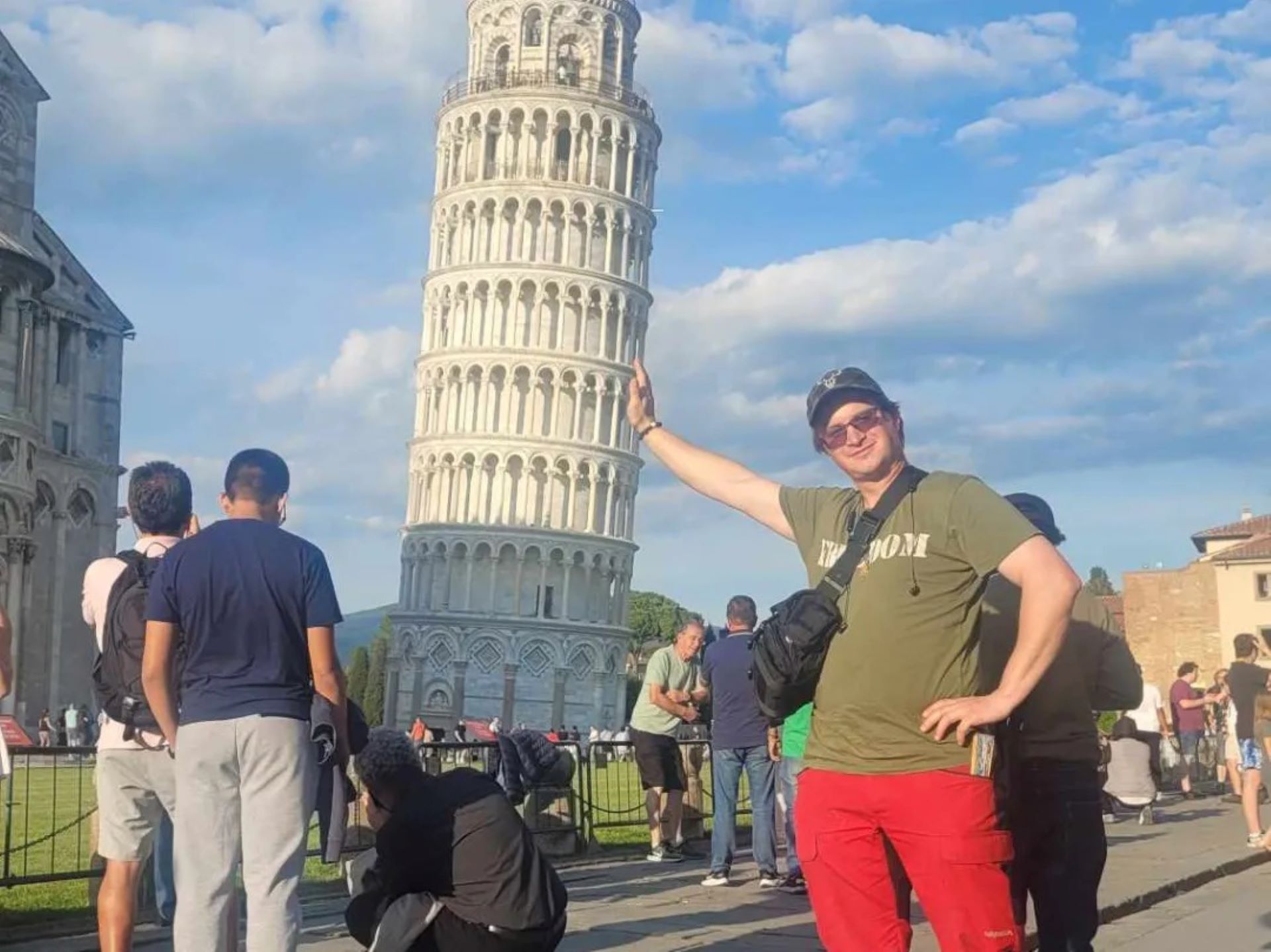 Ett barn läser ur Barnens bästa bibel