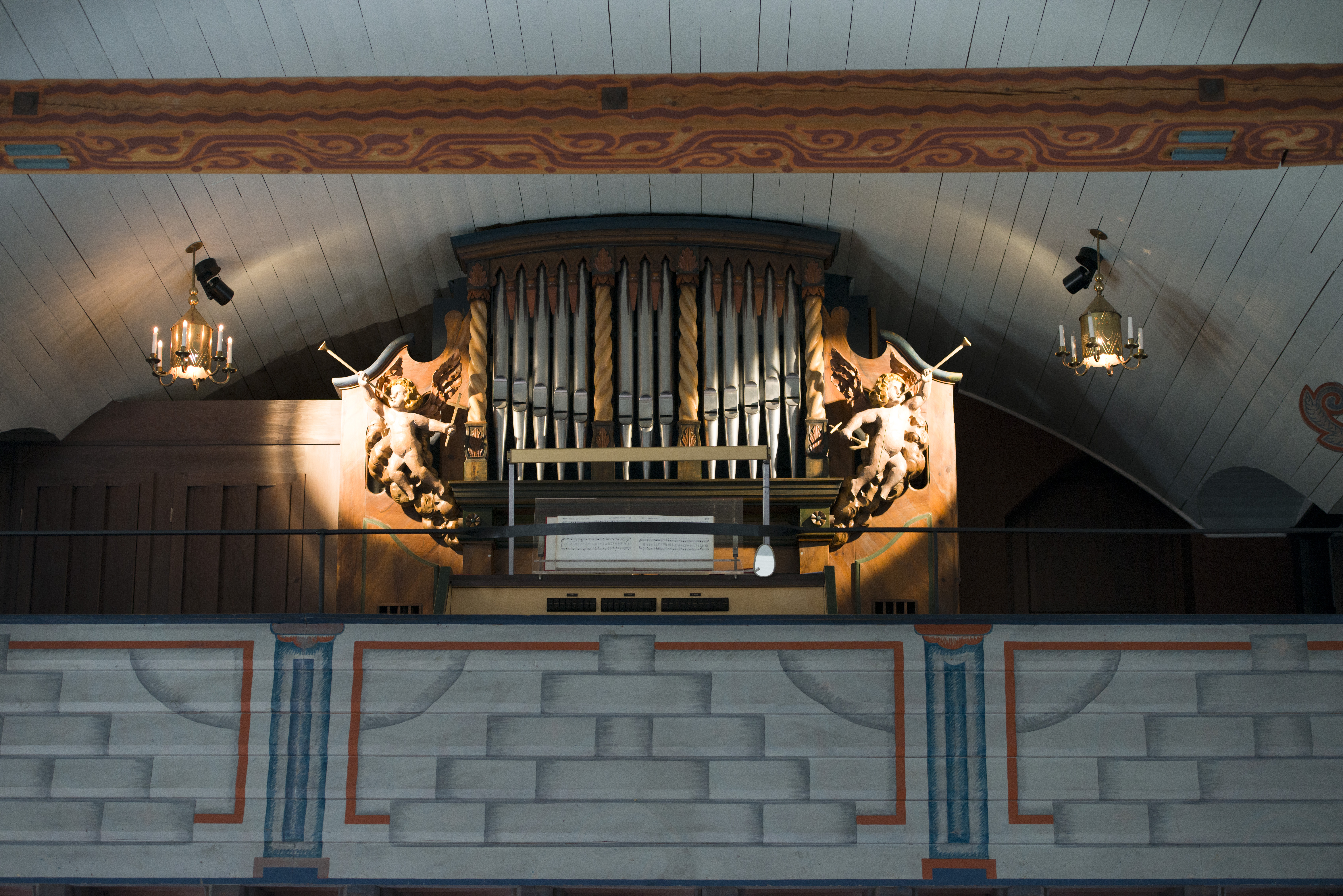 Orgeln på läktaren i Enskede kyrka