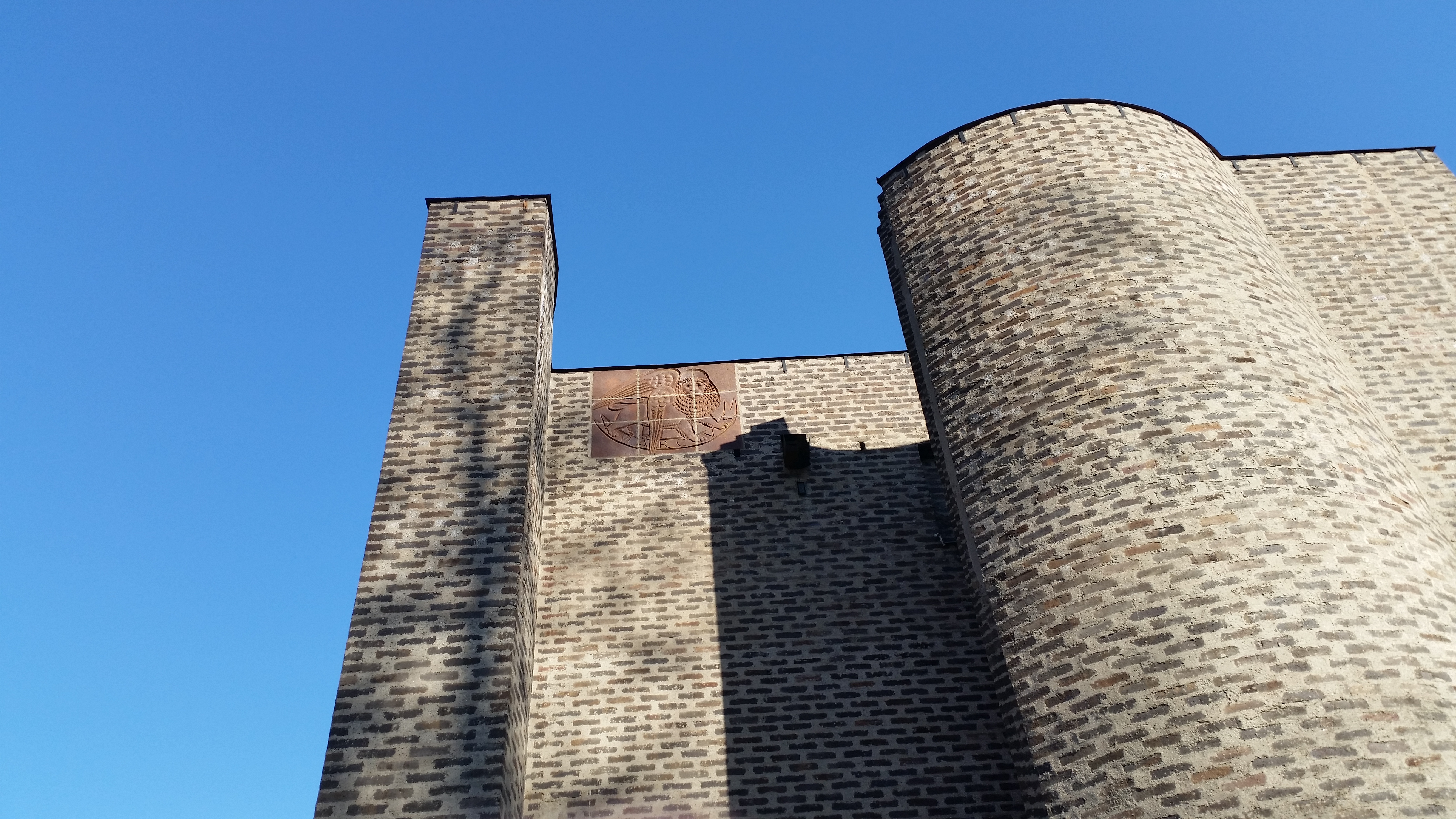 Markuskyrkans lejon mot blå himmel