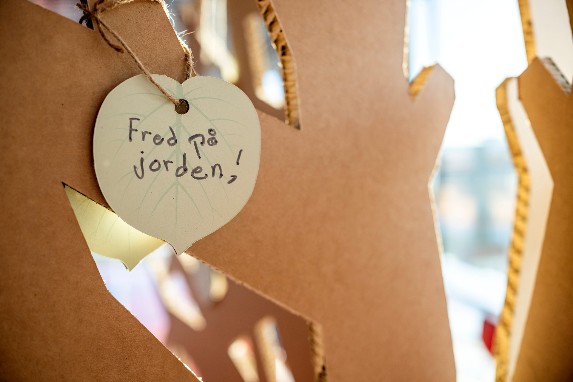 hjärta med text "Fred på jorden"