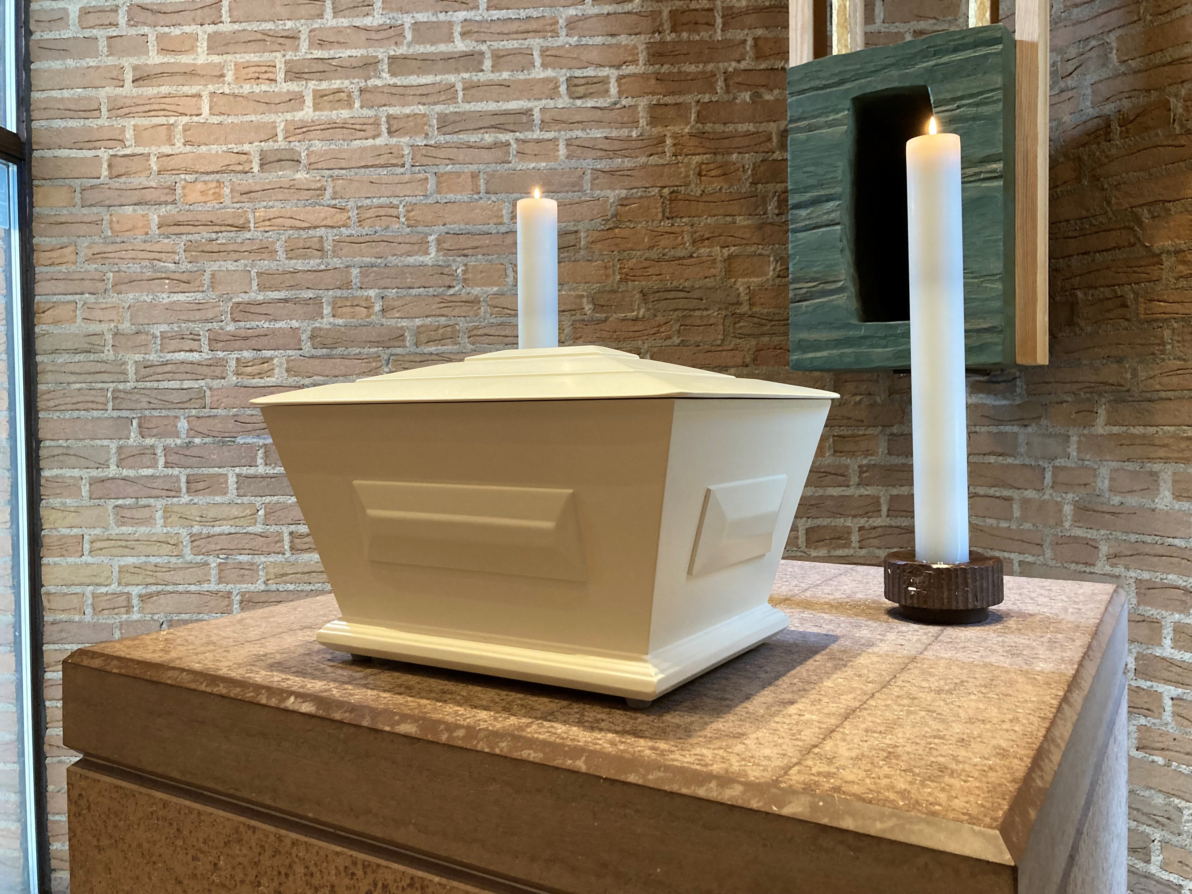 Urna för aska vid begravning