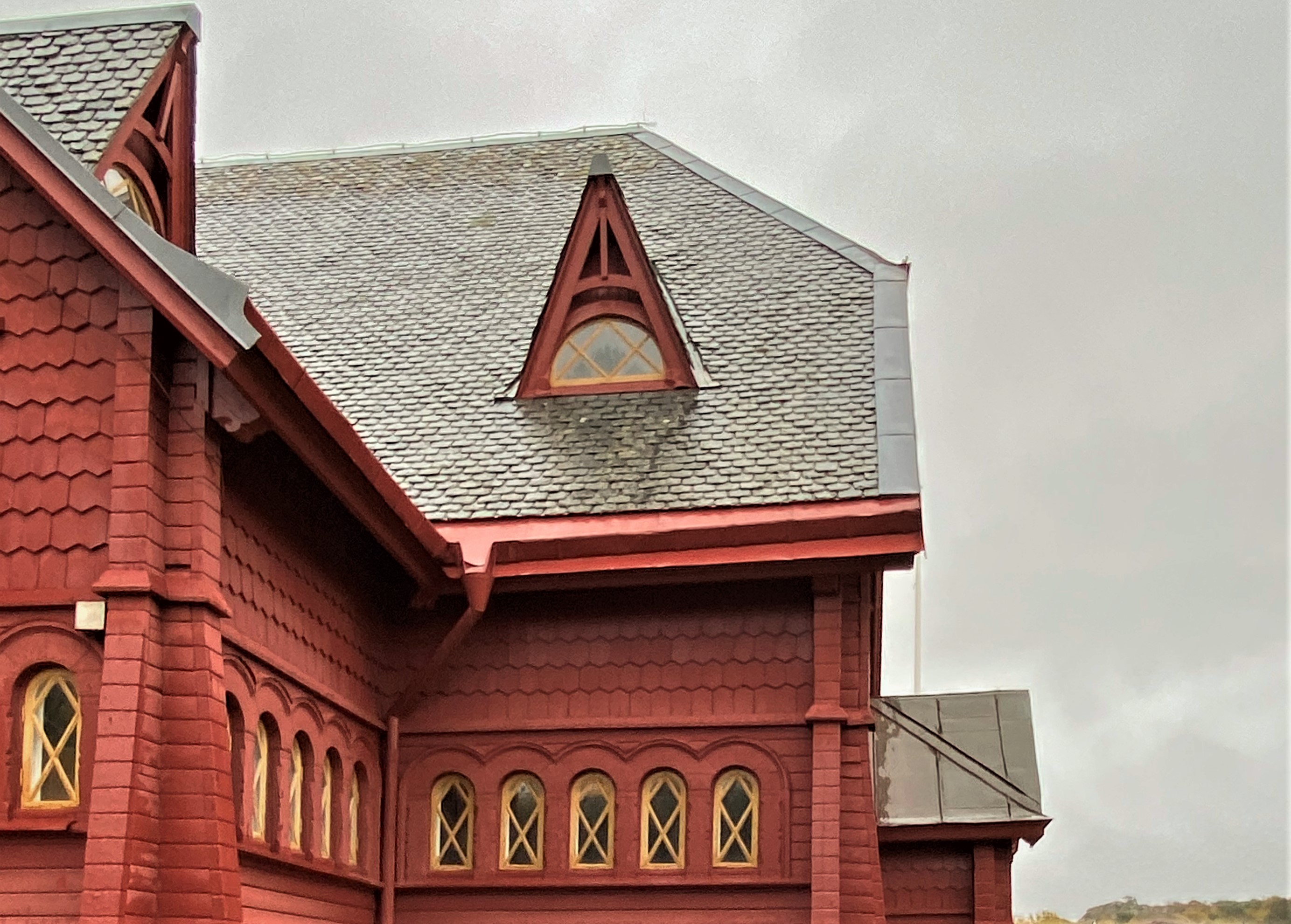 Skiffertak på Hälleviksstrands kyrka