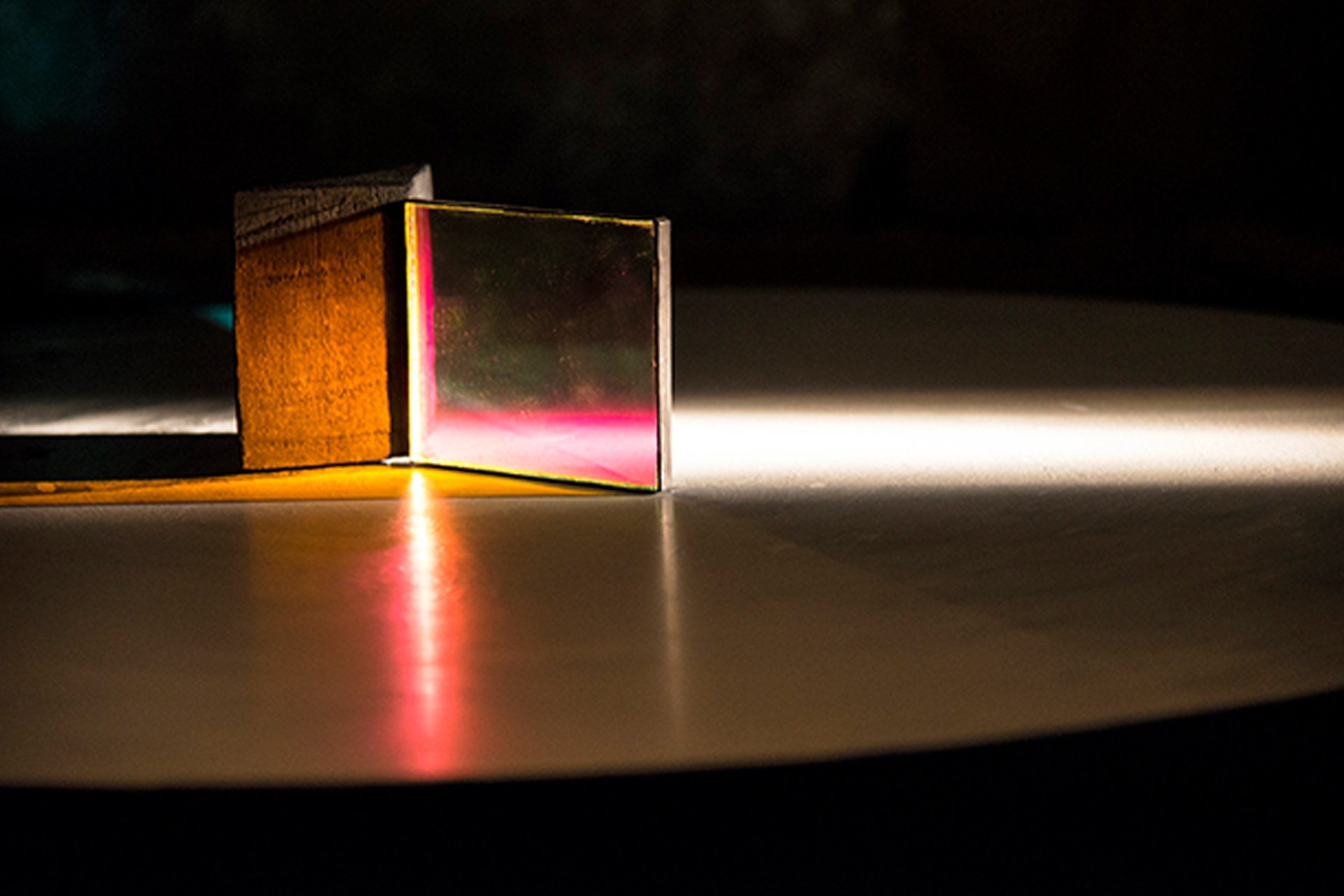 Glaskonst och ljusverk.