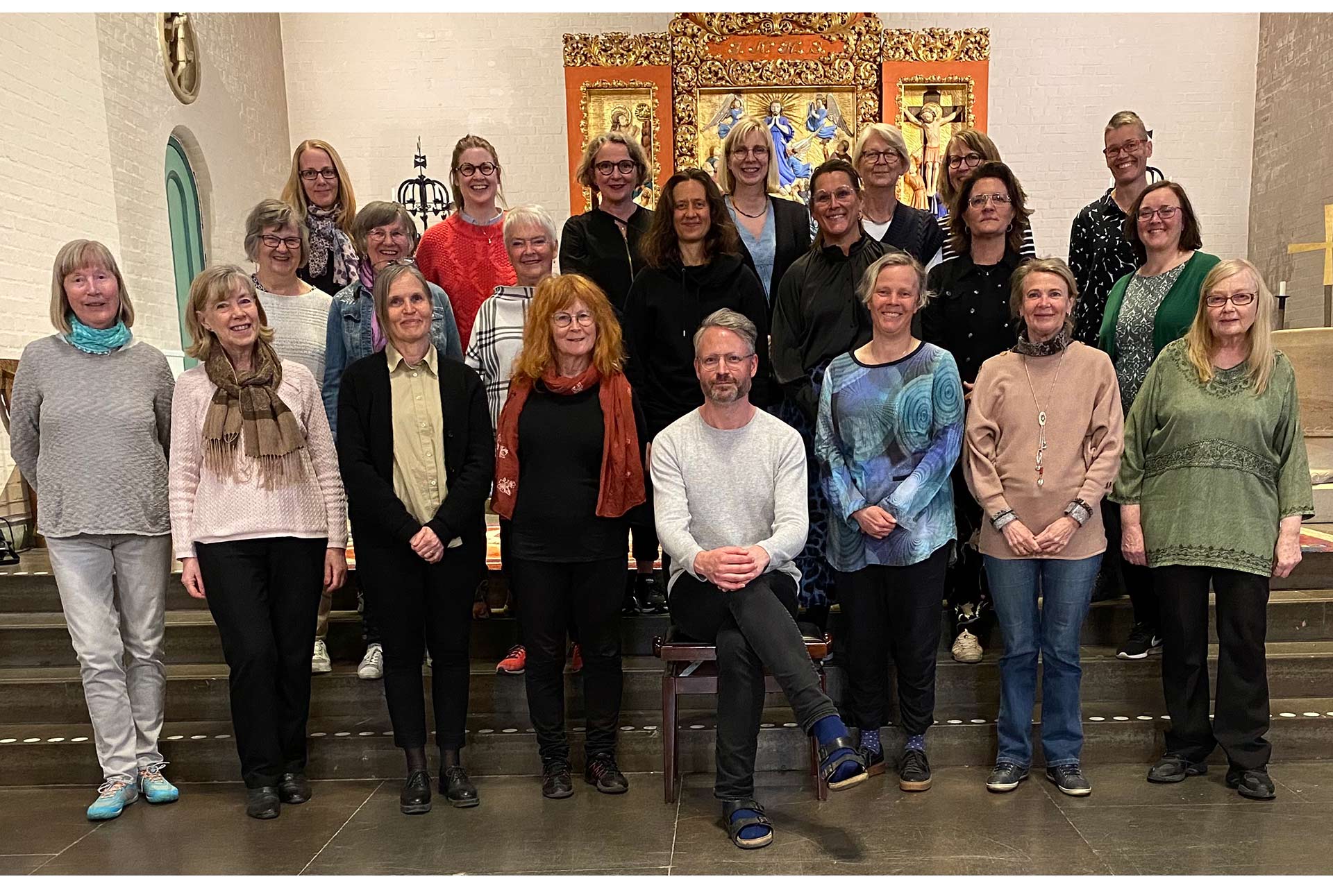 Gruppbild av kören Tornsalt i Masthuggskyrkan.