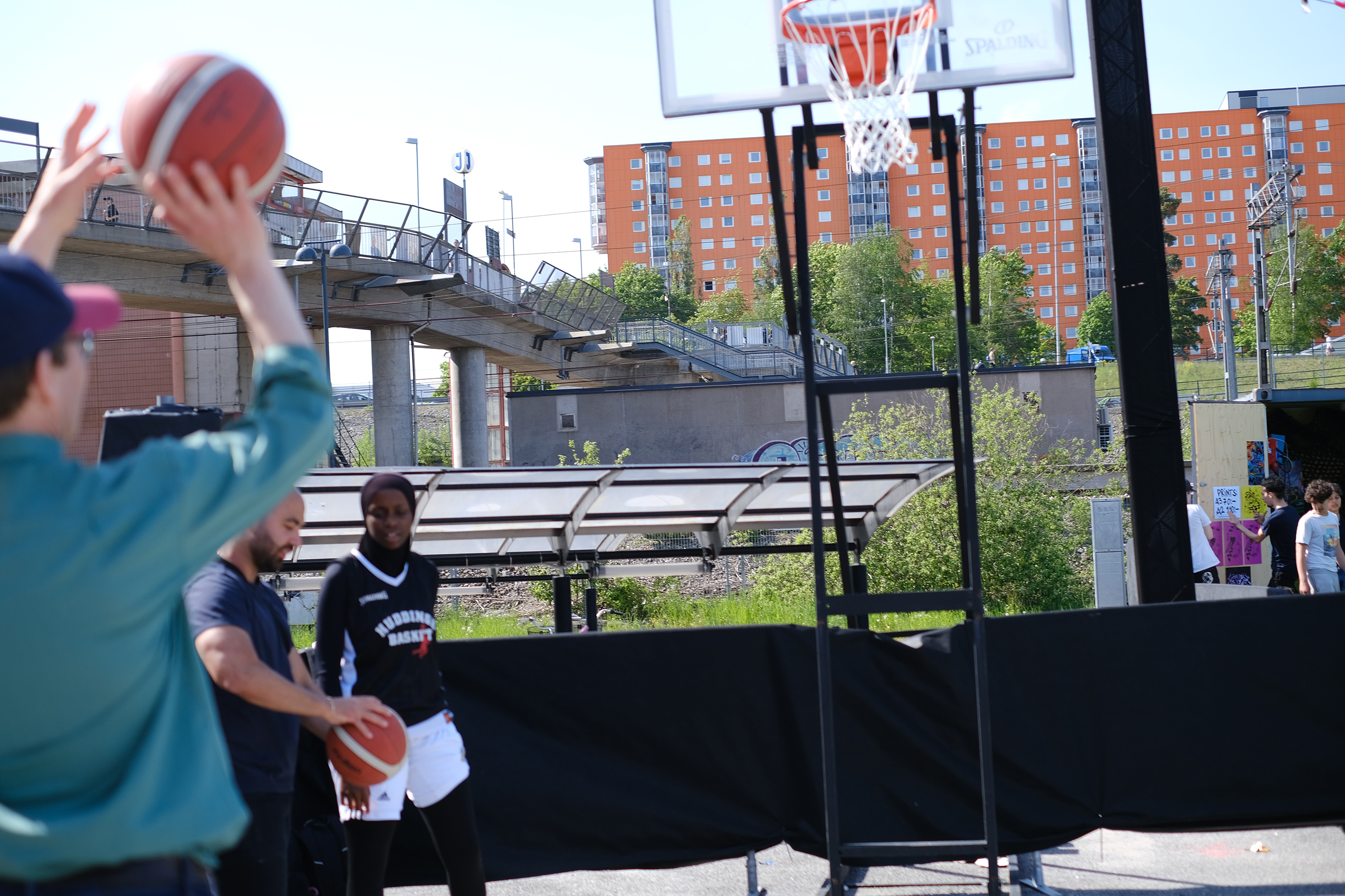 Diakon spelar basket