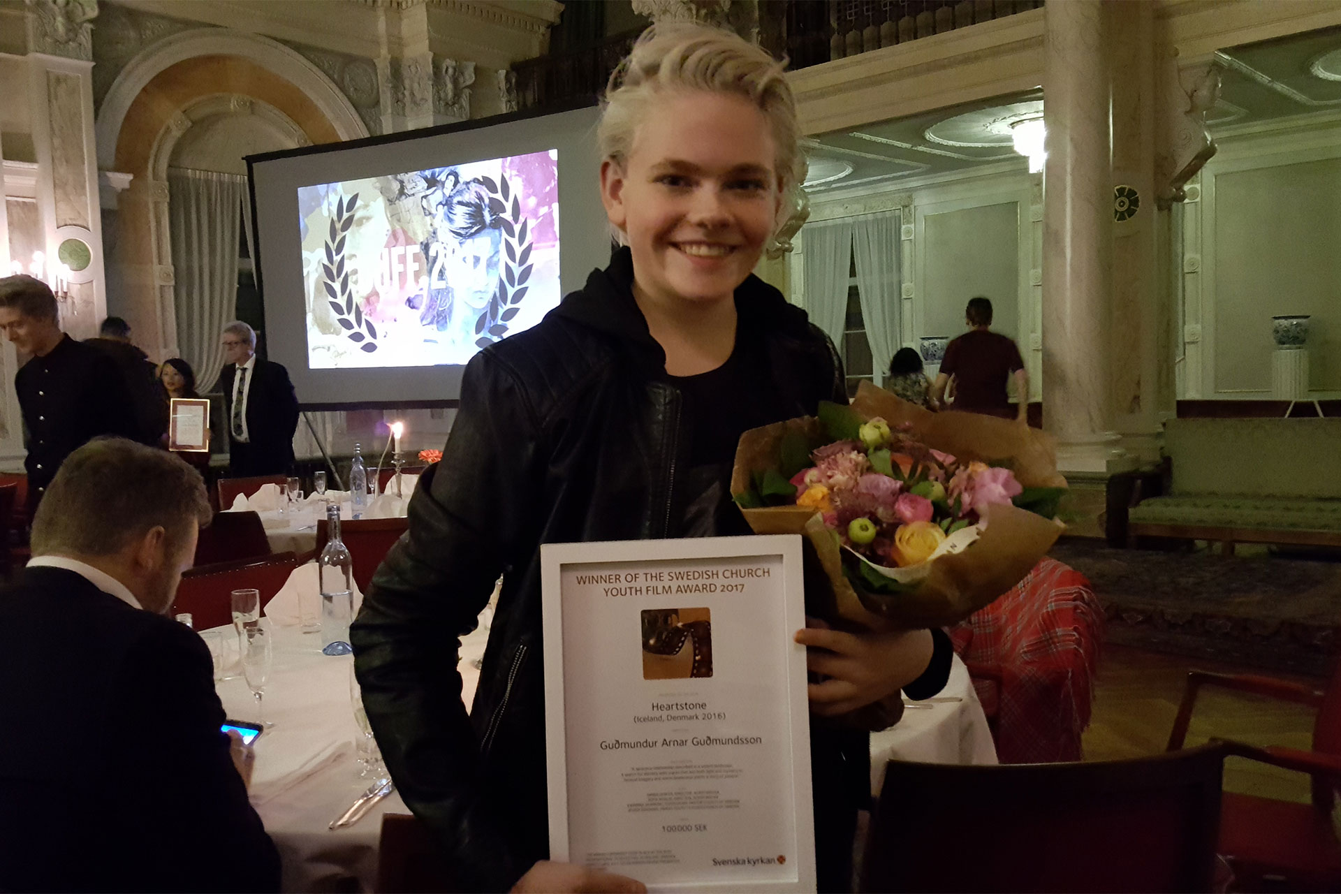 Filmskaparen Baldur med sitt nyvunna pris.