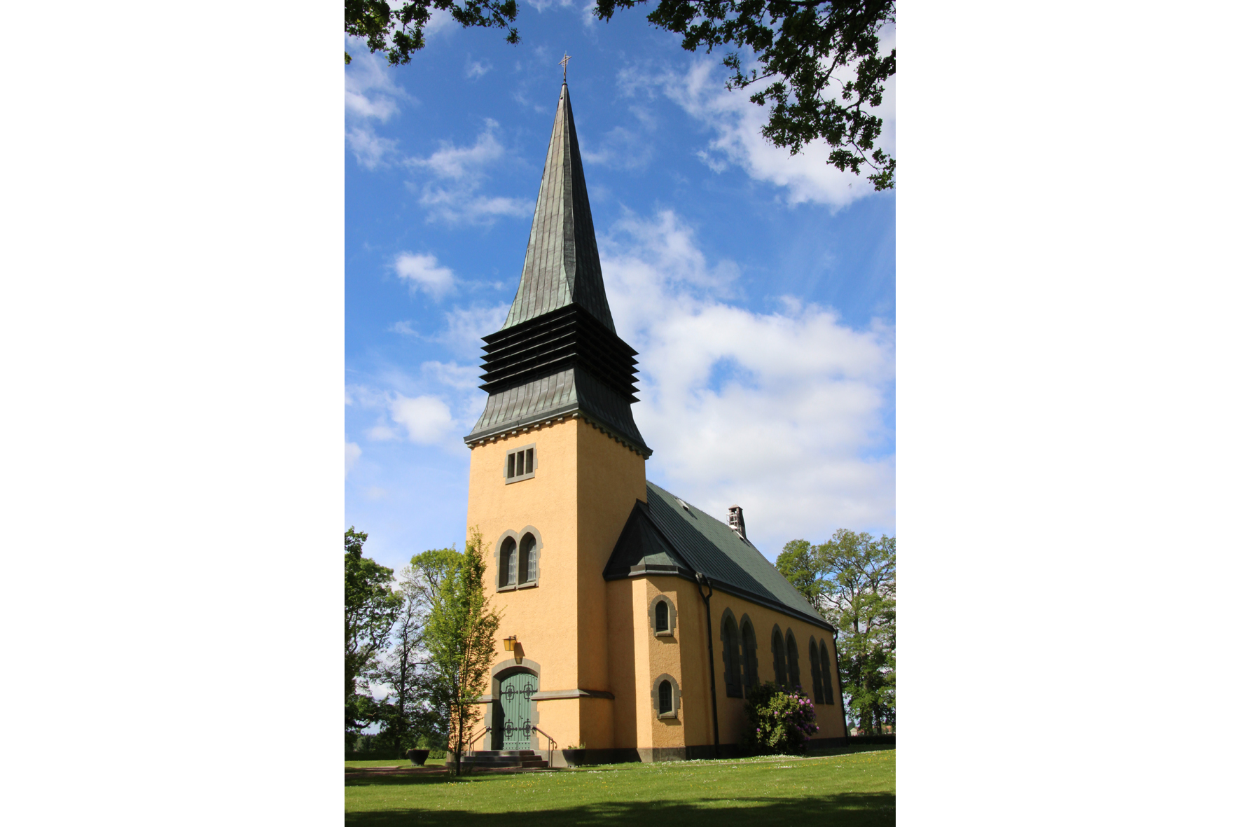 Exteriörbild på Jäts kyrka.