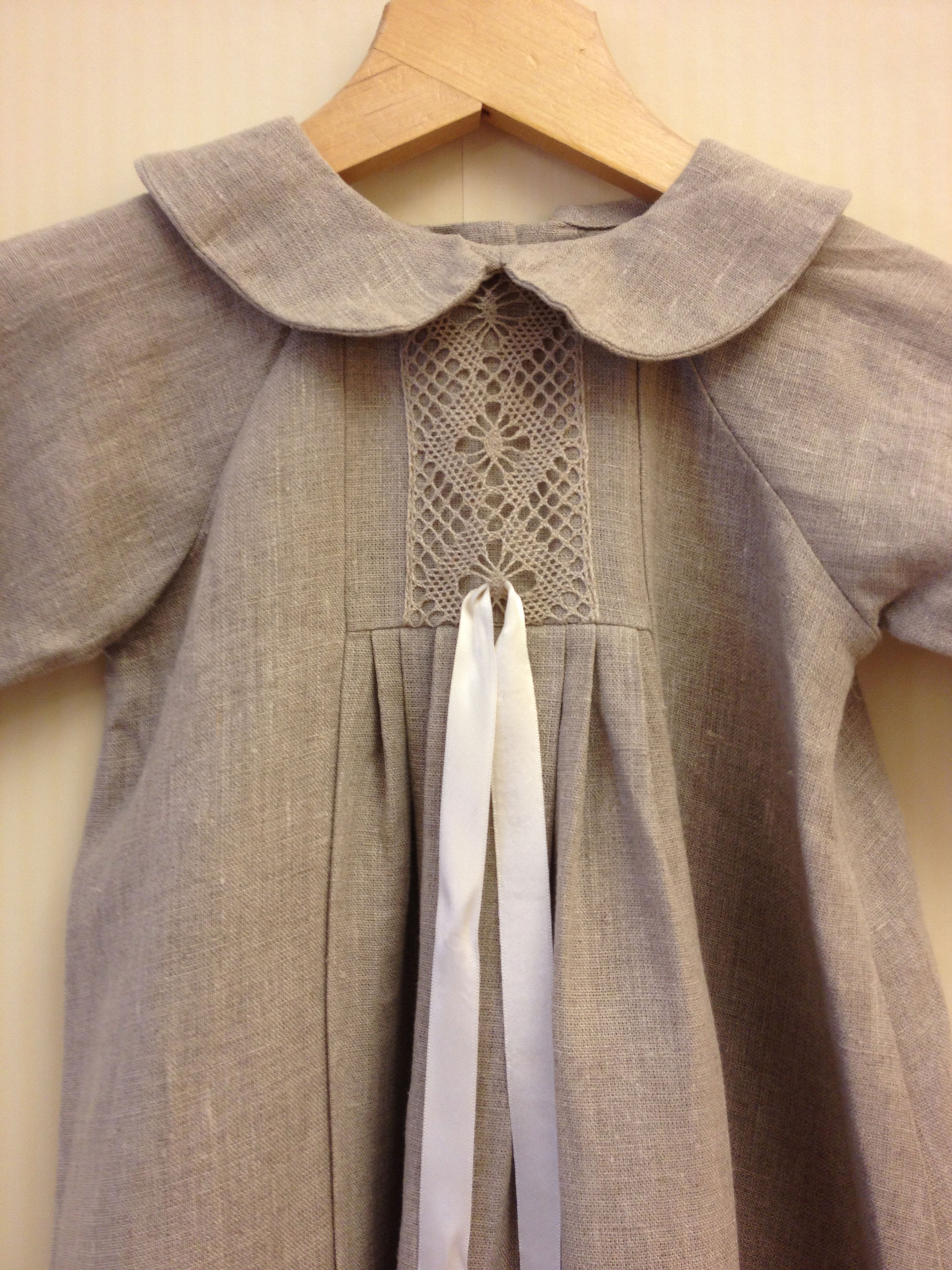 Detalj av dopklänning no 4