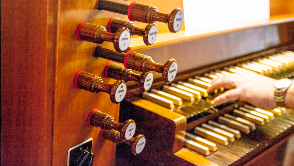 Orgeln med klaviaturer i Tegneby