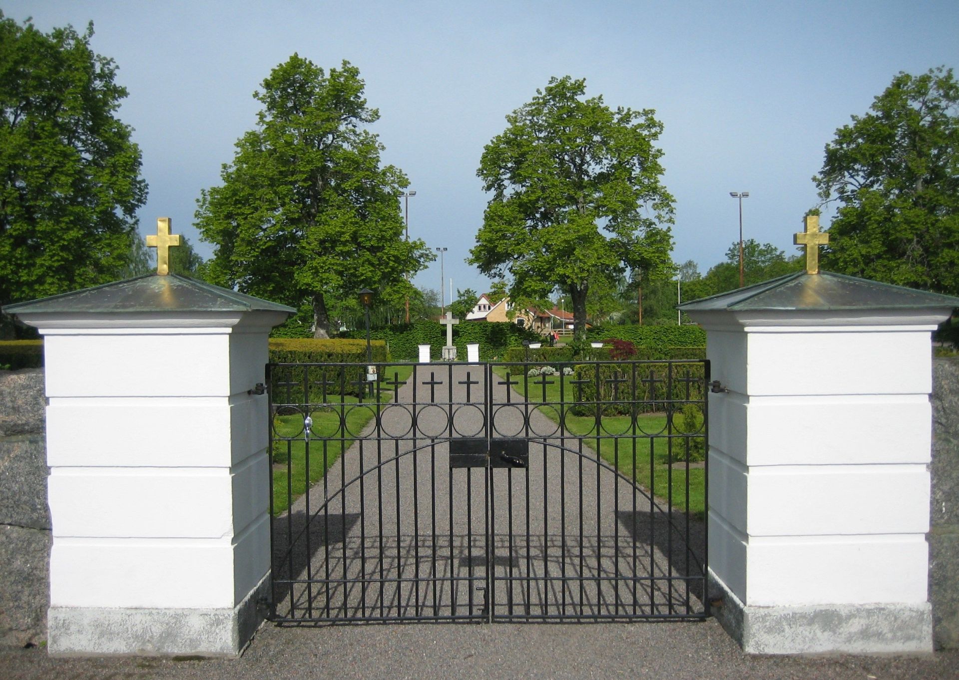 Entrén till Vist nya kyrkogård