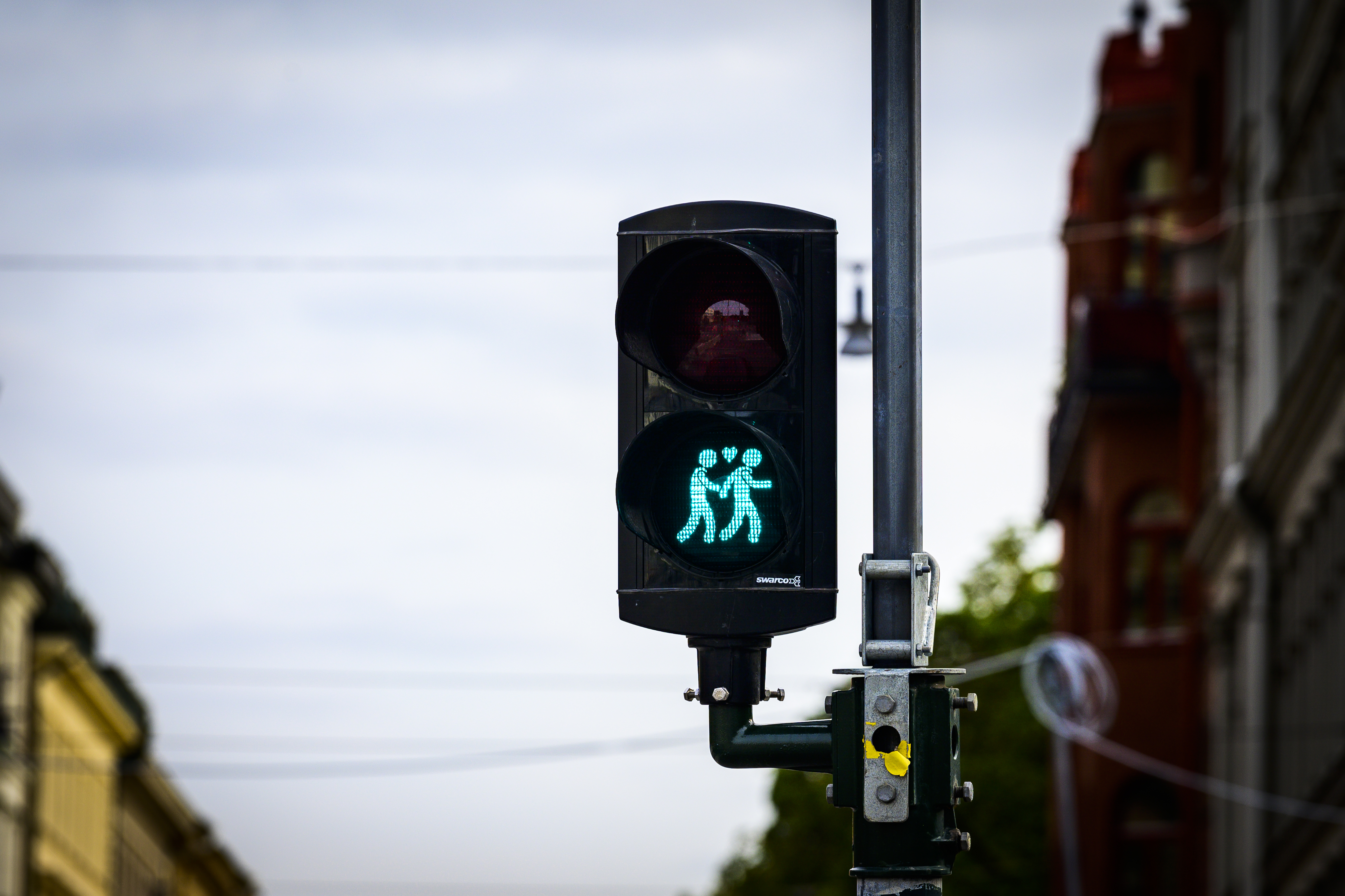 Istället för grön gubbe är det två gröna gubbar med ett hjärta emellan.