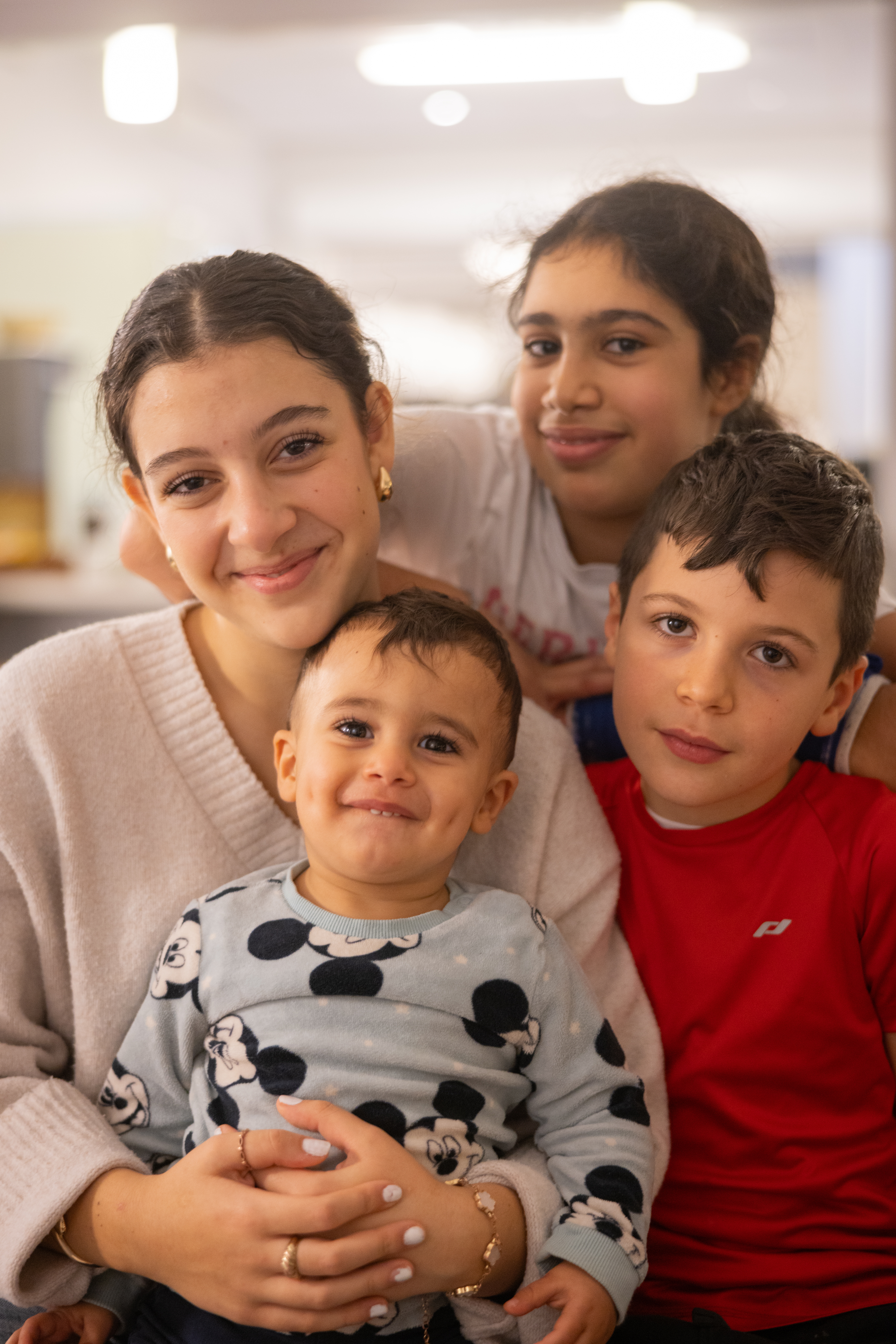 Närbild på fyra barn i olika åldrar, som ser ut att vara syskon.